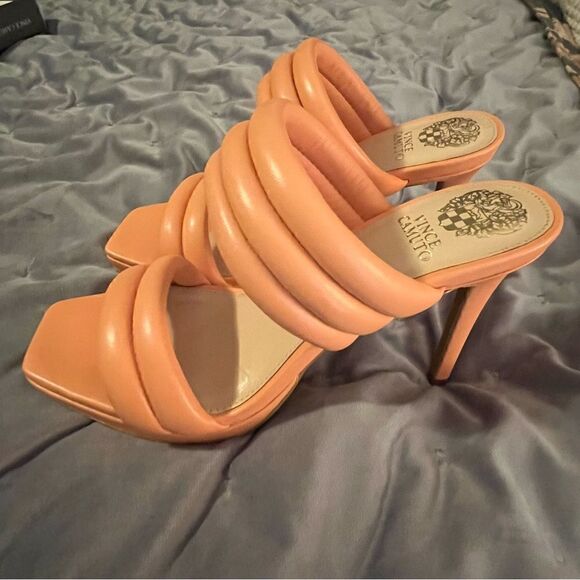 VINCE CAMUTO Puffy Leather Eluinsa Heel Sandals SlipOn Open Toe 4” Peach 8.5 NIB - Picture 6 of 10